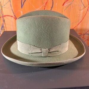 Vintage Fedora 

FERRECCI BROOKS TRILBY SOFT 100% AUSTRALIAN WOOL FELT BODY